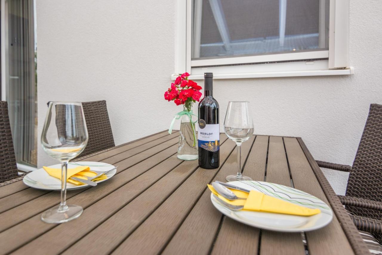 Zilip Apartments Vir Eksteriør bilde