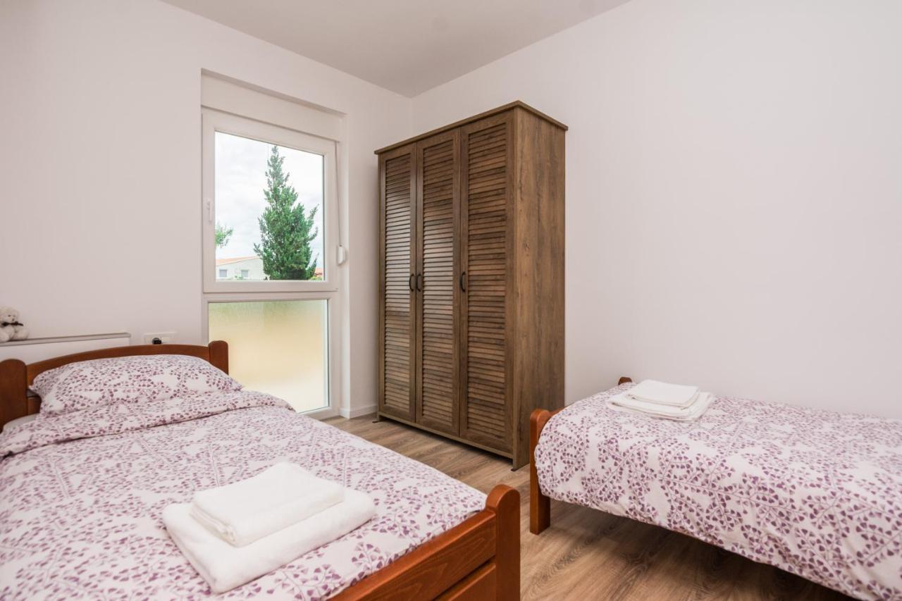 Zilip Apartments Vir Eksteriør bilde